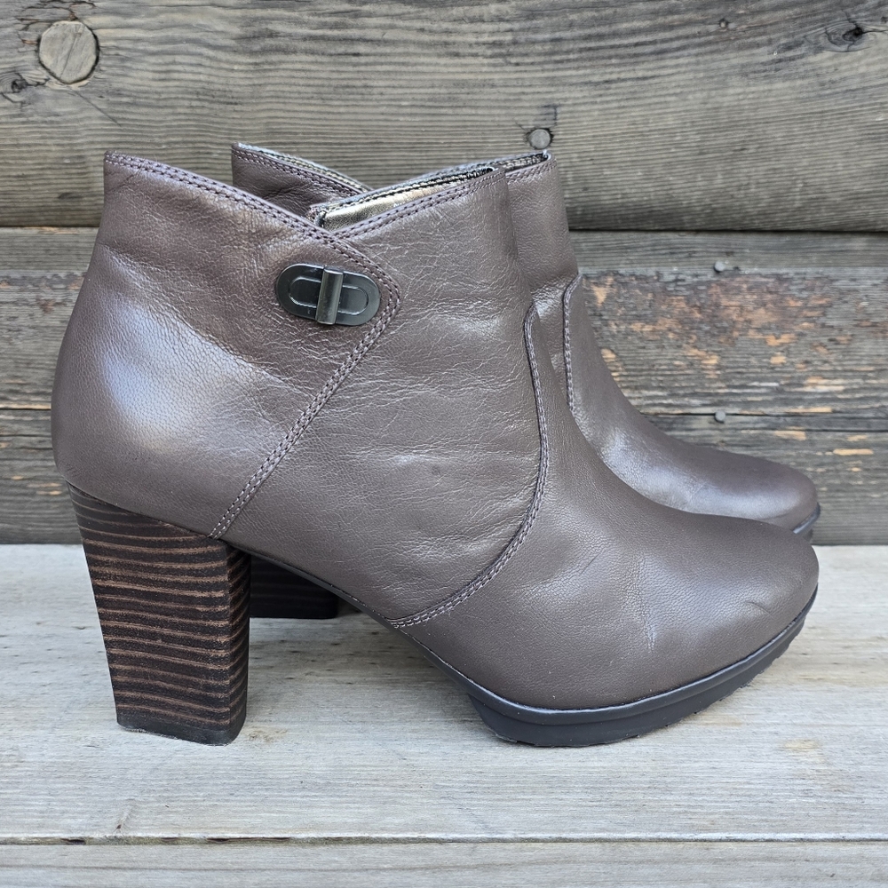 Easy Spirit Kassandra Modern Western Minimalist Antigravity Comfort Bootie 9W - Picture 3 of 16